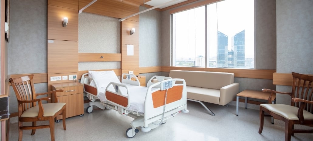 Comfortable, modern recovery room, illustrating the safety and comfort of day surgery compared to an overnight hospital stay