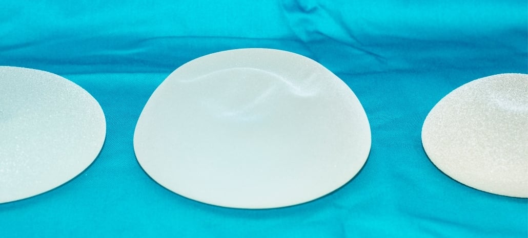 Comparison of textured and smooth breast implants, illustrating the surface types linked to ALCL risk